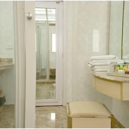 Hotel Godwin - Colaba Mumbai Exterior photo